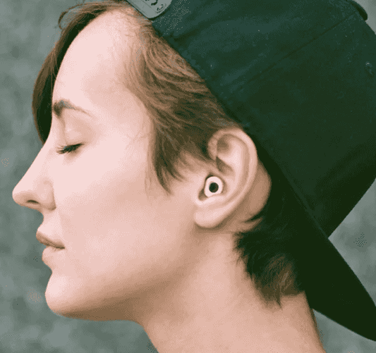 Noise-reducing earplug for quiet sleep
